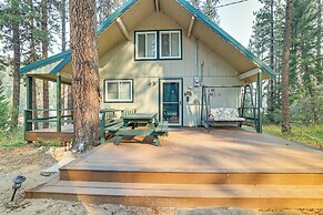 Hillside Hideaway: Warm & Cozy Terrace Lakes Cabin