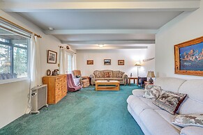 Hillside Hideaway: Warm & Cozy Terrace Lakes Cabin