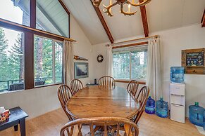 Hillside Hideaway: Warm & Cozy Terrace Lakes Cabin