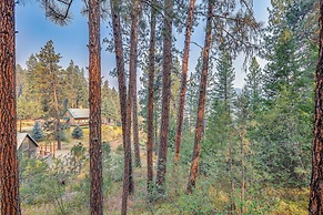 Hillside Hideaway: Warm & Cozy Terrace Lakes Cabin