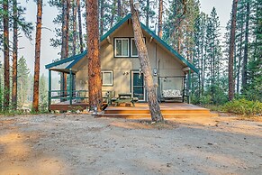 Hillside Hideaway: Warm & Cozy Terrace Lakes Cabin