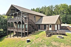 Pet-friendly Smoky Mountain Retreat w/ Game Room!