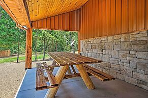 Talihina Retreat w/ Kiamichi River Access!