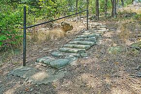 Talihina Retreat w/ Kiamichi River Access!