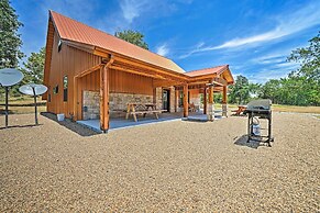 Talihina Retreat w/ Kiamichi River Access!
