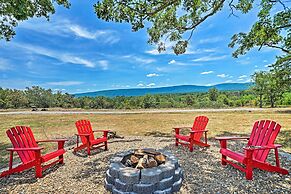Talihina Retreat w/ Kiamichi River Access!