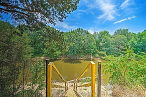Talihina Retreat w/ Kiamichi River Access!