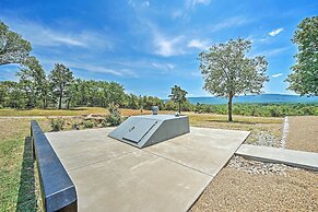 Talihina Retreat w/ Kiamichi River Access!