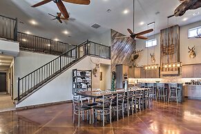 Kansas Hunting Lodge: Pets & Large Groups Welcome!