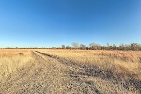 Kansas Hunting Lodge: Pets & Large Groups Welcome!