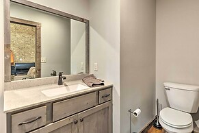 Kansas Hunting Lodge: Pets & Large Groups Welcome!