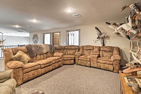 Kansas Hunting Lodge: Pets & Large Groups Welcome!
