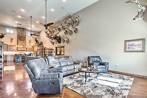 Kansas Hunting Lodge: Pets & Large Groups Welcome!