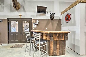 Kansas Hunting Lodge: Pets & Large Groups Welcome!