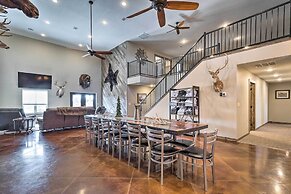 Kansas Hunting Lodge: Pets & Large Groups Welcome!