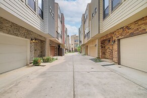 Houston Vacation Rental ~ 1 Mi to Downtown!