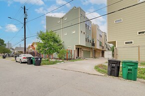 Houston Vacation Rental ~ 1 Mi to Downtown!