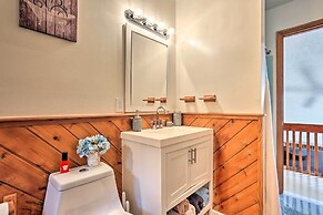 Bushkill House w/ Deck & Community Amenities!