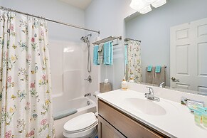 Lakeside Cottage w/ Porch in Pocono Mountains