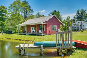 Lakeside Cottage w/ Porch in Pocono Mountains