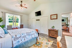 Lakeside Cottage w/ Porch in Pocono Mountains