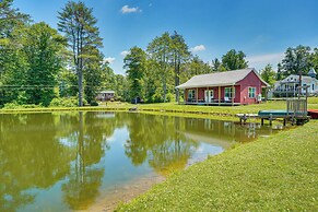 Lakeside Cottage w/ Porch in Pocono Mountains