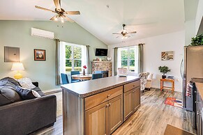 Lakeside Cottage w/ Porch in Pocono Mountains