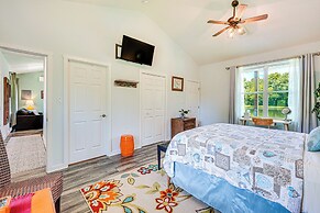 Lakeside Cottage w/ Porch in Pocono Mountains