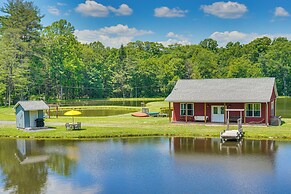 Lakeside Cottage w/ Porch in Pocono Mountains