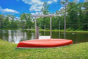 Lakeside Cottage w/ Porch in Pocono Mountains