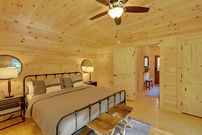 12 Mi to Sugar Mountain: Luxe Banner Elk Escape