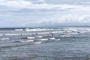 Luxury Home on Golf Course: Walk to the Beach!