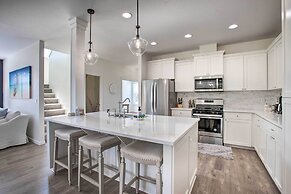 Luxury Home on Golf Course: Walk to the Beach!