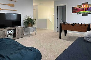 Luxury Home on Golf Course: Walk to the Beach!