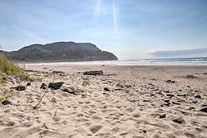 Luxury Home on Golf Course: Walk to the Beach!