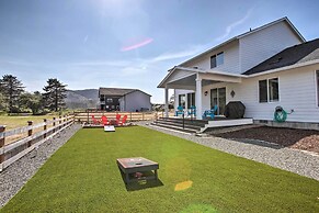 Luxury Home on Golf Course: Walk to the Beach!