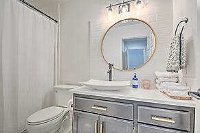 Deck & River Views: Family Home in Grants Pass