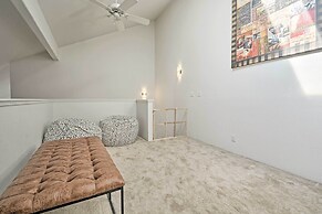 Deck & River Views: Family Home in Grants Pass