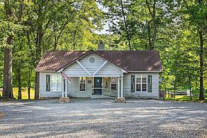 Cabin in Resort - 1/2 Mi to Guntersville Lake!
