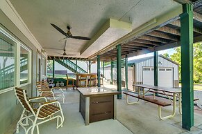 2-level Home w/ Deck: 1/2 Mi to Lake Mcconaughy!