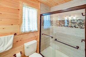 Family-friendly Murphy Cabin w/ Fire Pit!