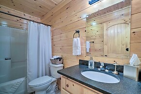 Hiwassee Hideaway' Cabin w/ Mountain Views!