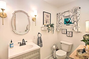 Charming Country Cottage: 5 Mi to Downtown Tulsa!