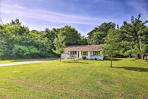 Charming Country Cottage: 5 Mi to Downtown Tulsa!