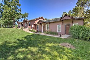 'turtle Rock' - Ironton Cabin w/ Furnished Patio!