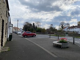 3 Bedroom Cottage, Sleeps 5 Village Location