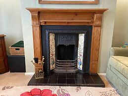 3 Bedroom Cottage, Sleeps 5 Village Location