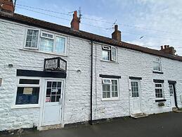 3 Bedroom Cottage, Sleeps 5 Village Location