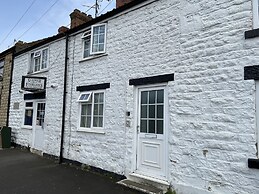 3 Bedroom Cottage, Sleeps 5 Village Location