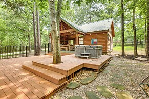 'cape Royale' Luxury Livingston Cabin w/ Hot Tub!